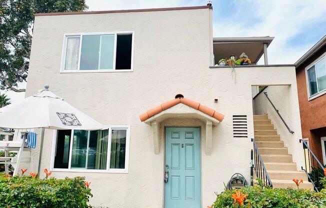 LOCATED IN THE HEART OF MISSION BEACH RIGHT BETWEEN THE BEACH AND MISSION BAY! - 2BR/1BA WITH PARKING! ONLY $2,595/MO