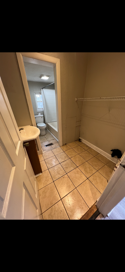 1 bed, 1 bath, $995