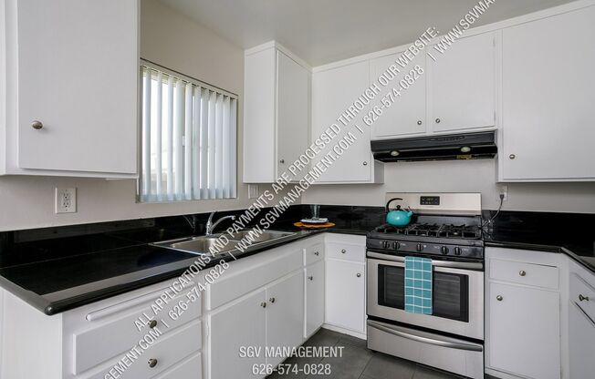 2 beds, 1 bath, 961 sqft, $2,100, Unit 13