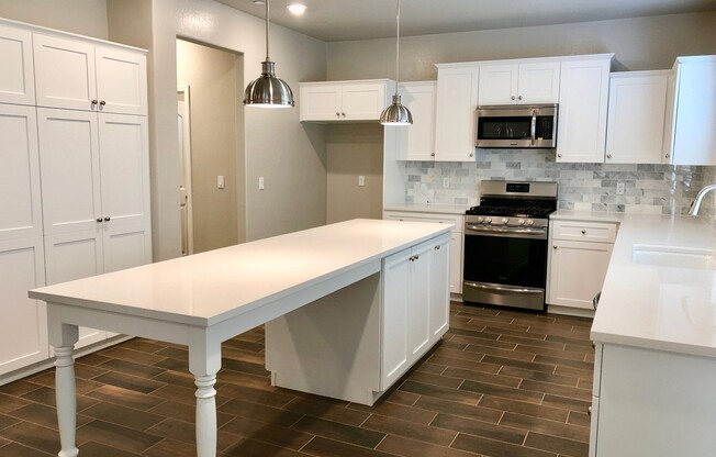 COMING SOON! $2,600 Shaw & Leonard, 4 Bedroom - Duncan Ave, Clovis / SOLAR!