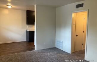 2 beds, 1 bath, 705 sqft, $1,095, Unit 02716-07