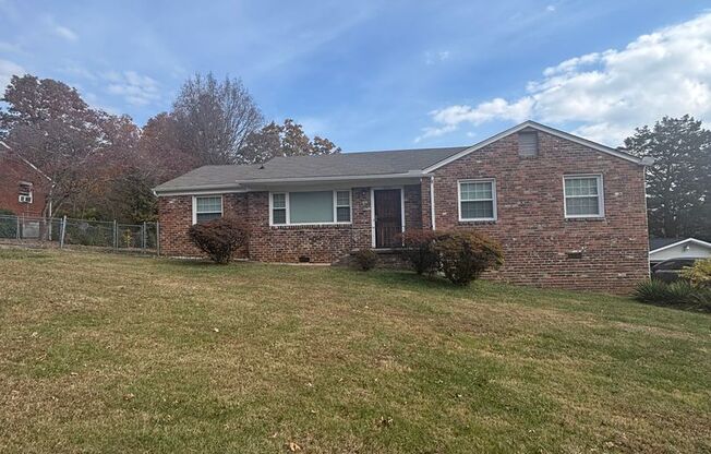 Updated 3bd/2bth home with Remodeled Master Suite & Prime Location!