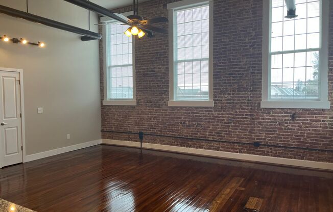 2 beds, 1 bath, $1,525, Unit Apt. F - 91