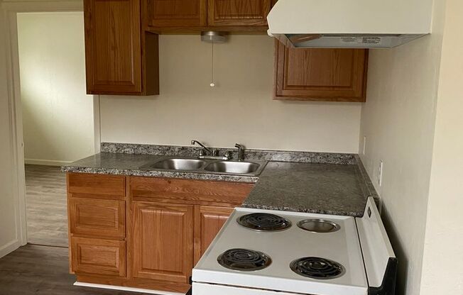 2 beds, 1 bath, $1,000, Unit B