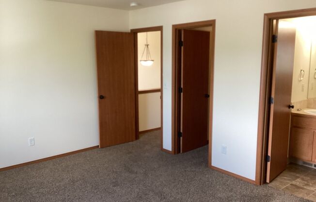 3 beds, 2 baths, 1,482 sqft, $1,795, Unit 25-12305