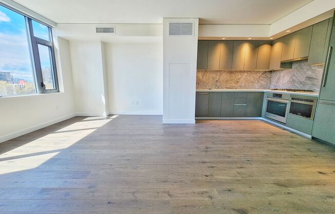 New Construction! Beautiful 1 Bed 1 Bath Condo in Denny Triangle