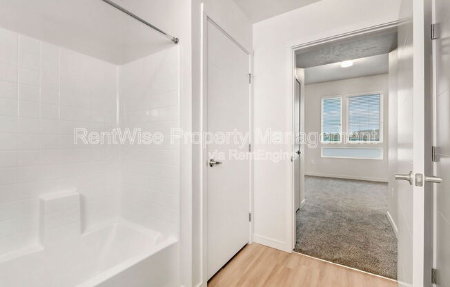 385 E 42nd St