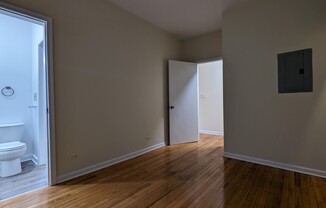 635 W Barry Ave