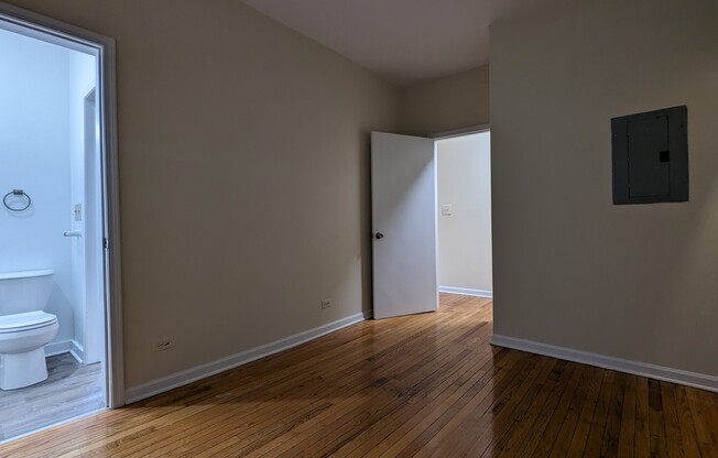 635 W Barry Ave