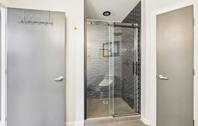 2 beds, 2 baths, $4,000, Unit # 1017