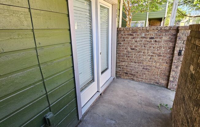 2 beds, 1 bath, $1,195