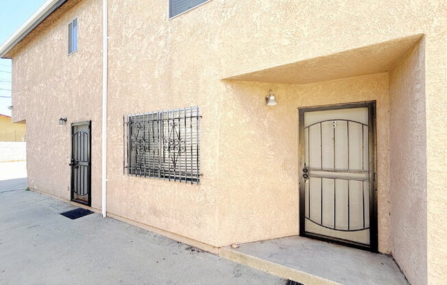 1343 W 36 ST