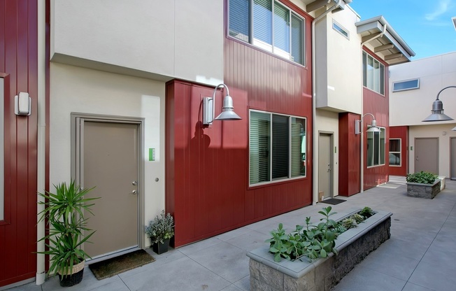 Modern Townhome in the Heart of Downtown Encinitas!