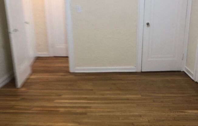 1 bed, 1 bath, 708 sqft, $1,340, Unit King Edward Annex 36