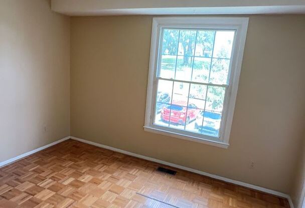 August 2026/2027 Loyola off-campus  2bd/2ba Homeland Southway Condo w/ CAC & more! - Available 8/9