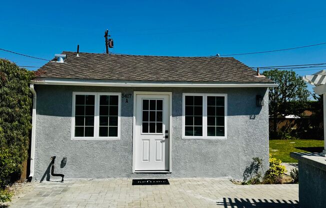 Gorgeous 1 Bedroom ADU with Laundry and private Patio/Garden