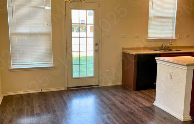 1239 Lake Point