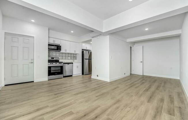 Welcome to Hollywood Hills Apartments