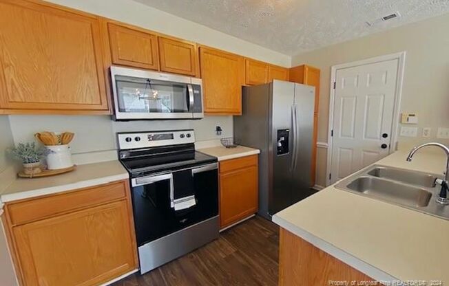 3 beds, 2 baths, $1,500