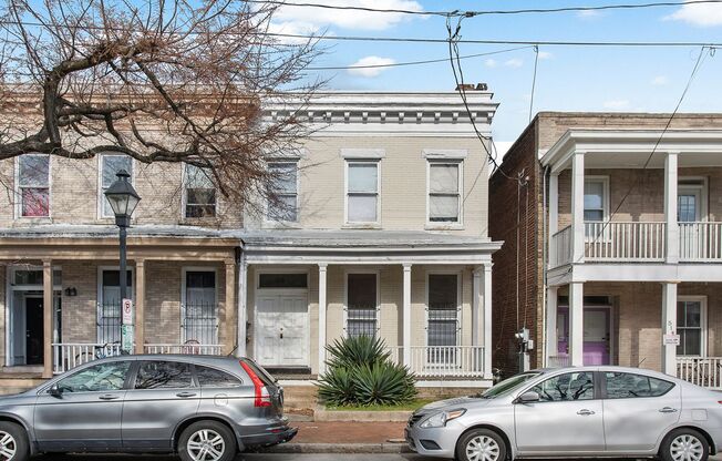 516 W Clay St