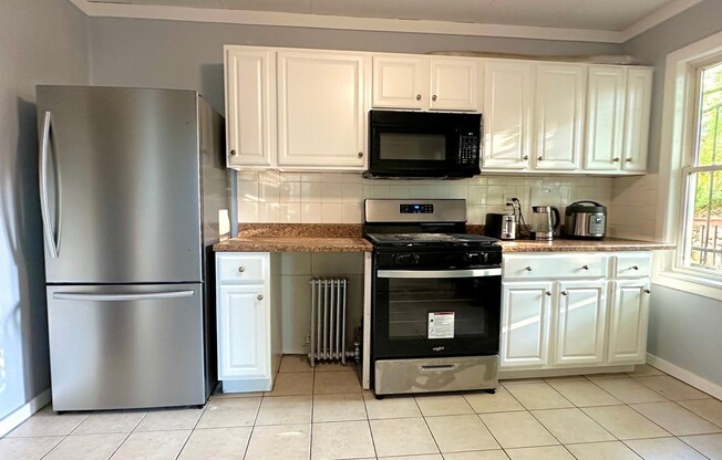 3 beds, 1 bath, 1,450 sqft, $2,950, Unit 2