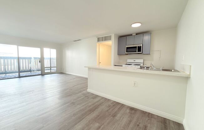 Updated 2Bed/ 2Bath in Canoga Park
