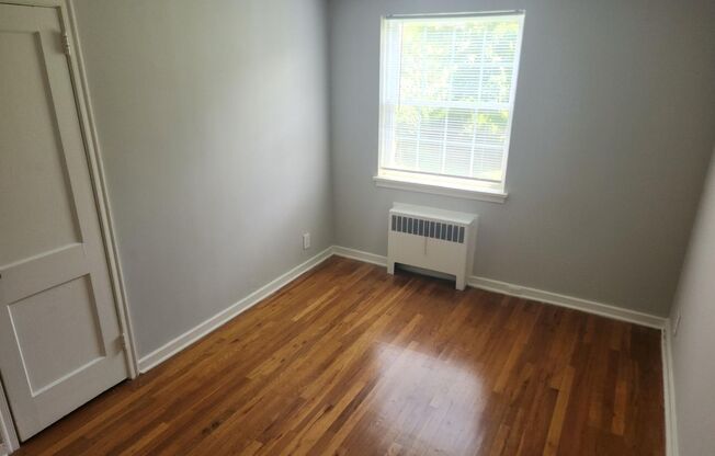 2 beds, 1 bath, 897 sqft, $2,265, Unit A-05