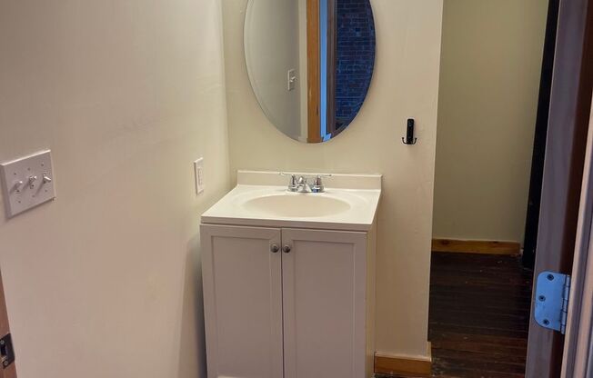 2 beds, 1 bath, 1,200 sqft, $1,750, Unit 1401 WALK UP