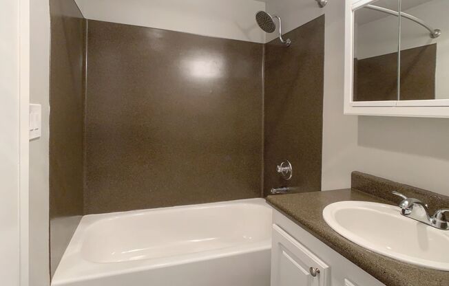 2 beds, 1.5 baths, 950 sqft, $2,350, Unit 326