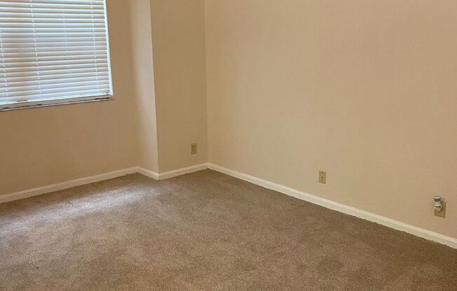 2 beds, 1 bath, 940 sqft, $1,840, Unit 066
