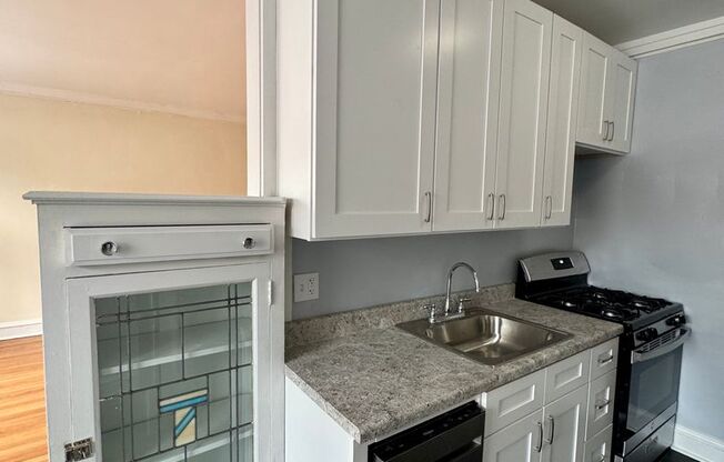 2402-10 W. Lunt