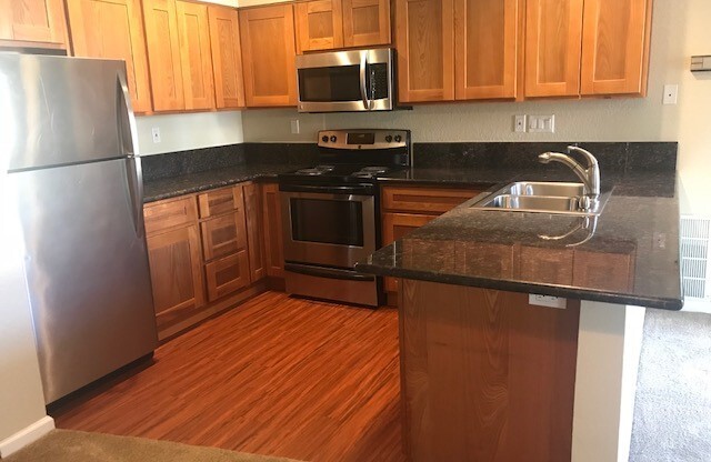 2 beds, 2 baths, 900 sqft, $2,025, Unit 158
