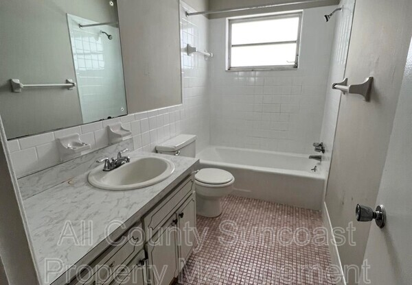 3467 33 AVE N