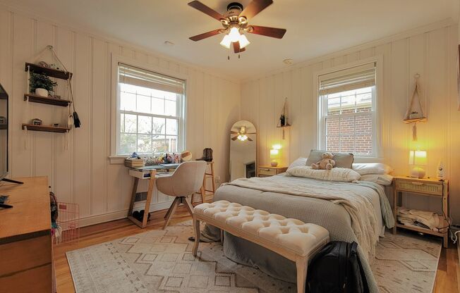 Remodeled 4 bedroom 2 full brick bath cape cod near Willow Lawn/Monument Avenue