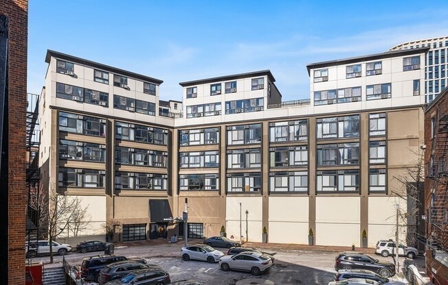 1 bed, 1 bath, 700 sqft, $3,400, Unit 525