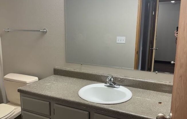 2 beds, 2 baths, 1,070 sqft, $1,595, Unit 12-104