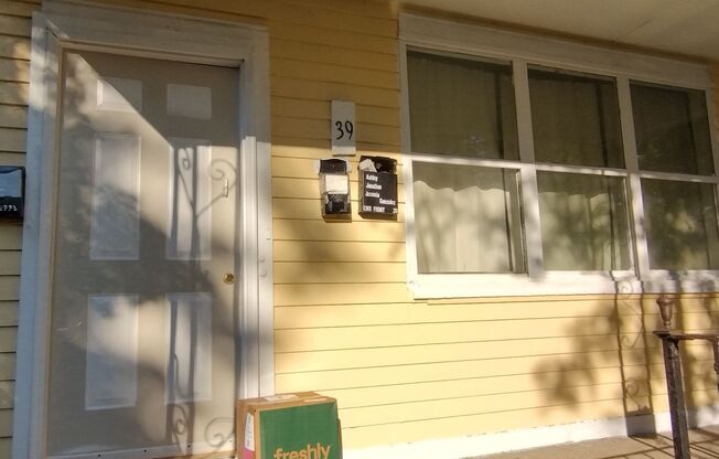 3 beds, 1 bath, $1,400, Unit 3