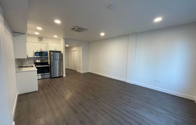 Studio, 1 bath, 327 sqft, $1,650, Unit 410-203