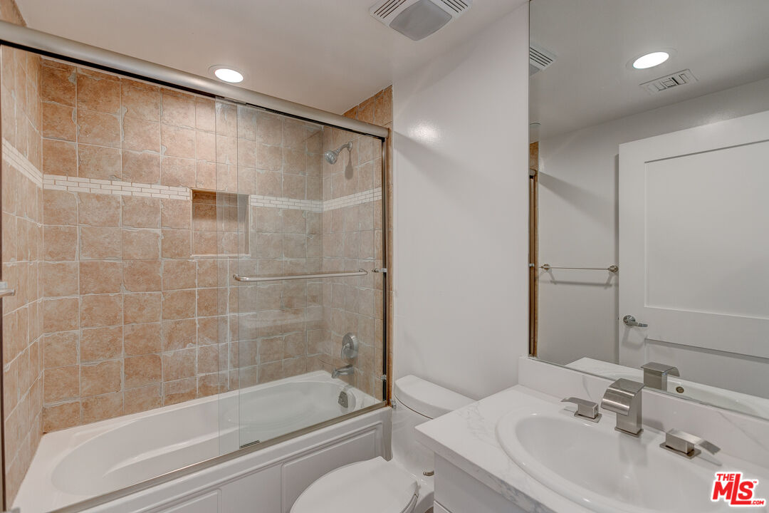 5143 White Oak Ave.
