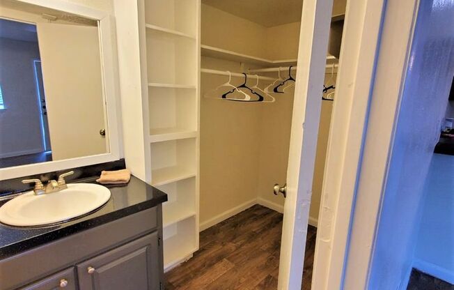 Studio, 1 bath, 450 sqft, $599, Unit 180-J