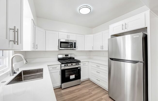 1237 Berkeley St - steps to Wilshire Blvd in Santa Monica