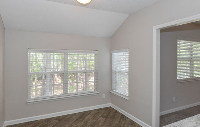 Avalon-Peaks-Apartments-Apex-NC-Dining-Area