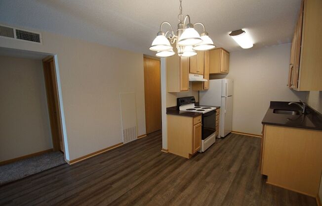 1 bed, 1 bath, 780 sqft, $1,374, Unit 220