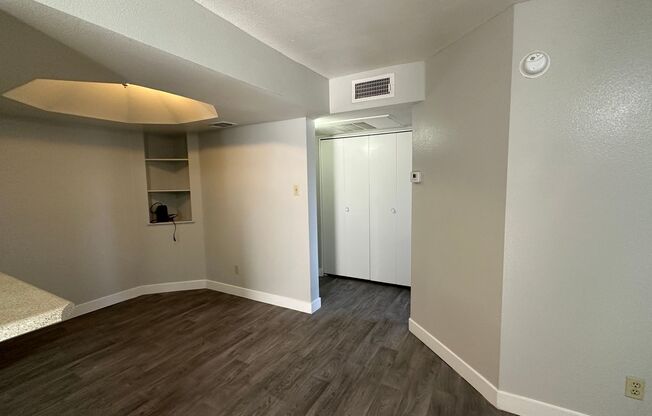 1 bed, 1 bath, 633 sqft, $1,440, Unit 242