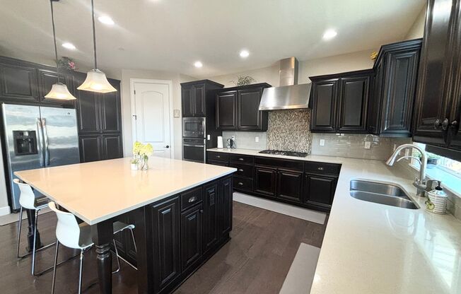 Beautiful 5 Bedroom with Den/Office and Large Bonus Room in Bethany Ridge!!!