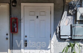 4611 N HUBERT AVE