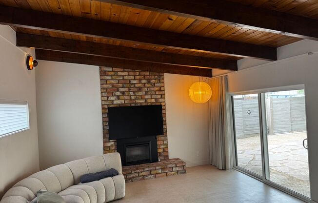 Mid-Century details in every corner. Solar panels! Gorgeous and perfect.