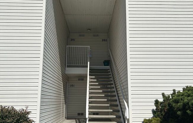 2 beds, 2 baths, 1,000 sqft, $1,395, Unit 012-201