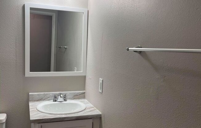 2 beds, 1 bath, 760 sqft, $1,525, Unit 47