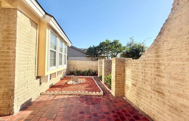 Spacious 2-story 3/2/2 home well maintained Kirkwood subdivision (Southbelt)